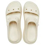 Sandalias Crocs Classic Crush color crema, con diseño de dos tiras y plataforma.