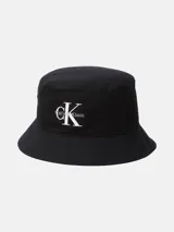 Gorro tipo bucket color negro, confeccionado en algodón, con el logo de Calvin Klein bordado en blanco en la parte frontal.