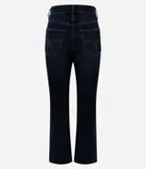 Pantalón de jeans premium azul oscuro de corte recto y cintura media, con bolsillos funcionales, trabillas para cinturón y costuras visibles a contratono. Confeccionado por Marfinno.