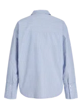 Camisa de popelín blanca de manga larga con cuello clásico y cierre frontal de botones ocultos, de ajuste relajado y puños anchos.