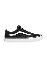 Zapatillas Vans Pro Skate Old Skool, color negro con la clásica franja lateral blanca, cordones blancos y suela de goma blanca con detalles en negro.
