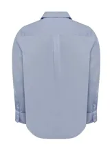 Camisa celeste de popelina 100% algodón, de manga larga, con cuello italiano, calce regular y bolsillo en el pecho con logo bordado.
