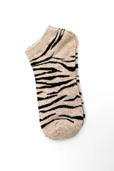 Pack de tres pares de medias cortas tipo ankle con estampado animal print tipo tigre en tonos beige, marrón y crudo con líneas negras.