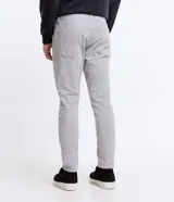 Pantalón skinny de sarga color beige, de corte ajustado y tiro medio, con bolsillos laterales y traseros de la marca Blue Steel.