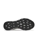 Championes de trail running Merrell modelo Nova 4, color negro con entresuela gris. Presentan parte superior de malla transpirable con refuerzos de TPU, cierre con cordones y suela de goma con tecnología Quantum Grip para mayor tracción.