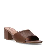 Sandalias de taco ancho Bottero, color marrón, confeccionadas en cuero con textura en la parte superior y diseño destalonado.