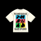 Remera color crema con estampado de bloques de colores y texto "PRE SUMMER SEASON 2025 GUZE STUDIO".