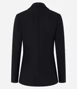 Blazer alargado color gris oscuro, con cuello solapa, bolsillos incorporados y cierre frontal con dos botones.