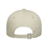 Gorra New Era modelo 9Forty de color beige con diseño estructurado, visera curva y tira ajustable en la parte trasera. Cuenta con el logotipo de los Los Angeles Dodgers bordado en el frente con estampado animal print tipo leopardo y el flag de New Era bordado en el lateral.