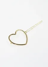 Broche para el pelo dorado con forma de corazón.