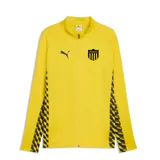 Campera deportiva Puma Team Liga 26 de entrenamiento del Club Peñarol, color amarillo con detalles en negro. Presenta cierre frontal completo, cuello alto y paneles laterales con diseño geométrico en degradé amarillo y negro. Incluye el logo de Puma en el pecho derecho y el escudo del club en el izquierdo.