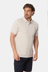 Remera polo de piqué, color azul, de manga corta con cuello en Rib y botones personalizados.