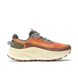 Championes de trail running New Balance Fresh Foam X More Trail v3, color naranja con detalles en verde y gris.