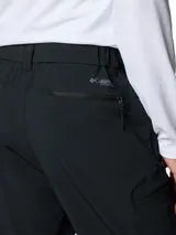 Pantalón de trekking Columbia modelo Triple Canyon P Ii Omni-Shade, color negro, de corte recto y diseño funcional para actividades al aire libre.