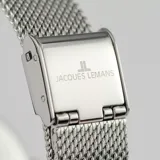 Reloj analógico Jacques Lemans de la línea Milano, con caja de acero inoxidable y malla de acero tipo milanesa. Presenta una esfera de color champán con índices minimalistas y agujas plateadas.