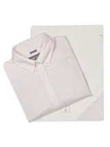 Camisa de manga larga RKF modelo Wf Pb, confeccionada en algodón con patrón de cuadros en tonos beige y blanco. Cuenta con cuello abotonado, cierre frontal de botones, bolsillo en el pecho con logo bordado y calce regular.