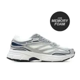 Championes deportivos Hi-Tec modelo Darby Men, de color gris con detalles en azul marino y blanco. Incorporan tecnología Memory Foam en la plantilla, capellada de malla transpirable con refuerzos sintéticos y suela amortiguada.