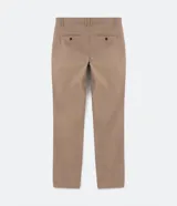 Pantalón de vestir color beige, corte slim fit, confeccionado en tejido de sarga de algodón y elastano. Marca Preston Field.