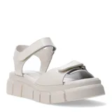 Sandalias de plataforma con diseño moderno, color blanco hueso, con doble tira ajustable mediante cierre de velcro en el empeine y el tobillo.