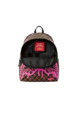Mochila Sprayground de ecopiel con diseño a cuadros en tonos marrón y negro, y estampado de boca de tiburón rosa con efecto dripping.