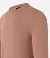 Suéter básico masculino de cuello redondo y manga larga, confeccionado en punto liso.