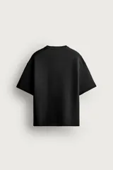 Sudadera de manga corta y cuello redondo, corte relaxed fit, confeccionada en tejido interlock de algodón con elasticidad.