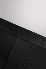 Pack de tres calzoncillos tipo bóxer de color blanco, confeccionados en tejido elástico con mezcla de modal y cintura elástica con logo grabado.