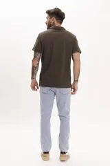 Pantalón de jean celeste de corte slim.