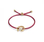 Pulsera de hilo color malva con perla shell y fornitura bañada en oro de 18k.