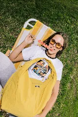 Collar de cuentas esféricas de color negro brillante con acabado pulido.