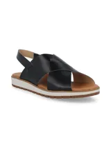 Sandalia de cuero negro con tiras cruzadas en el empeine y tira trasera con elástico. Cuenta con una suela plana de plataforma bicolor, blanca y marrón, con base dentada.