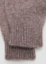 Guantes de punto tejido en color marrón topo, con puños acanalados elásticos y diseño clásico de cinco dedos.