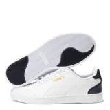 Championes Puma modelo Shuffle, de diseño urbano con silueta de bota baja. Presentan una parte superior de cuero sintético negro con la clásica franja lateral de la marca en color blanco y logo dorado. Incluyen plantilla SoftFoam+ para mayor amortiguación, cierre con cordones y suela de goma blanca.