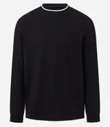 Remera de manga larga azul marino con textura vertical, cuello redondo y puños con ribetes blancos.