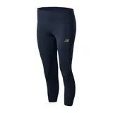 Calza capri deportiva New Balance Accelerate, color azul marino, con cintura alta y logo reflectivo en la pierna.