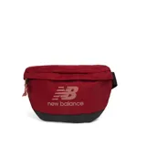Riñonera New Balance color borgoña con base negra y logo estampado en el frente.