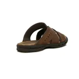 Sandalias de hombre marca Country, de color marrón chocolate, con diseño de tiras anchas cruzadas y aplique metálico decorativo.