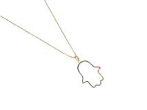 Collar dorado con dije de mano de Hamsa con circonias multicolores.