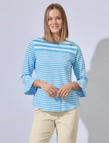 Remera de algodón a rayas horizontales azules y blancas, de manga 3/4 acampanada.
