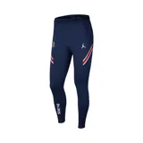 Pantalón deportivo Nike de hombre, modelo Strike del Paris Saint-Germain. Diseño entallado en color azul marino con detalles en blanco y rojo. Cuenta con tecnología absorbente de sudor.