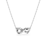 Colgante con cadena fina plateada y dije con el símbolo del infinito adornado con cristales transparentes.