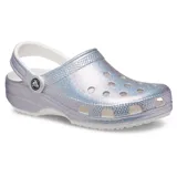 Zuecos Crocs modelo Classic Glitter II con acabado de brillo holográfico multicolor y tira pivotante en el talón.