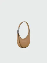 Cartera Longchamp modelo Hobo, de cuero color negro.