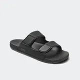Sandalias Reef negras con doble tira ajustable con velcro.