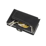 Billetera compacta de cuero genuino color gris con tarjetero de aluminio integrado. Posee un sistema de deslizamiento para tarjetas, cierre de broche a presión y protección RFID. Incluye compartimentos para billetes y documentos.