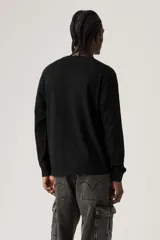 Remera negra de manga larga con cuello redondo y estampado frontal del logo "Levi's" en blanco.