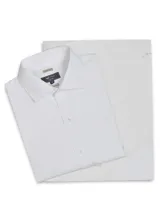 Camisa de manga larga color blanco de la marca RKF, modelo Wortravel. Cuenta con cuello italiano, cierre frontal de botones y un sutil logo bordado en el pecho.