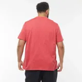 Camiseta roja de manga corta con cuello redondo y estampado de la ciudad de Los Ángeles en blanco y negro.