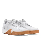Championes de entrenamiento Under Armour TriBase Reign 6, color blanco con suela de goma color caramelo con efecto moteado. Presentan tecnología UA TriBase para mayor contacto con el suelo, parte superior de malla transpirable y refuerzos estratégicos para estabilidad en levantamientos y movimientos dinámicos.