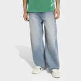 Pantalón vaquero de corte holgado y estilo urbano, confeccionado en tejido de algodón resistente con acabado lavado. Presenta cintura fija con cierre de cremallera y diseño de pernera ancha.